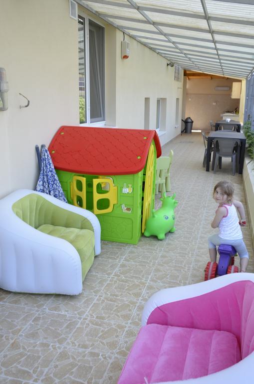 Vila Pacific Костинещи Екстериор снимка