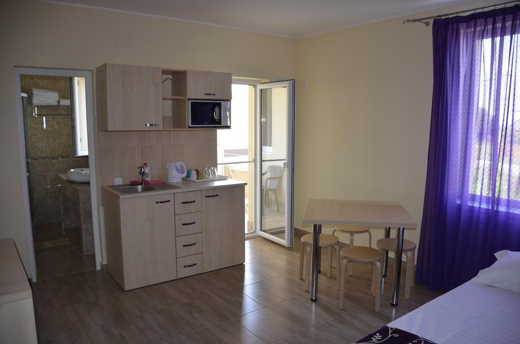 Vila Pacific Костинещи Екстериор снимка