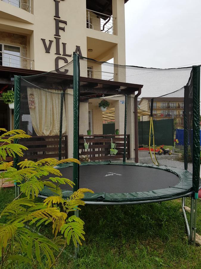 Vila Pacific Костинещи Екстериор снимка